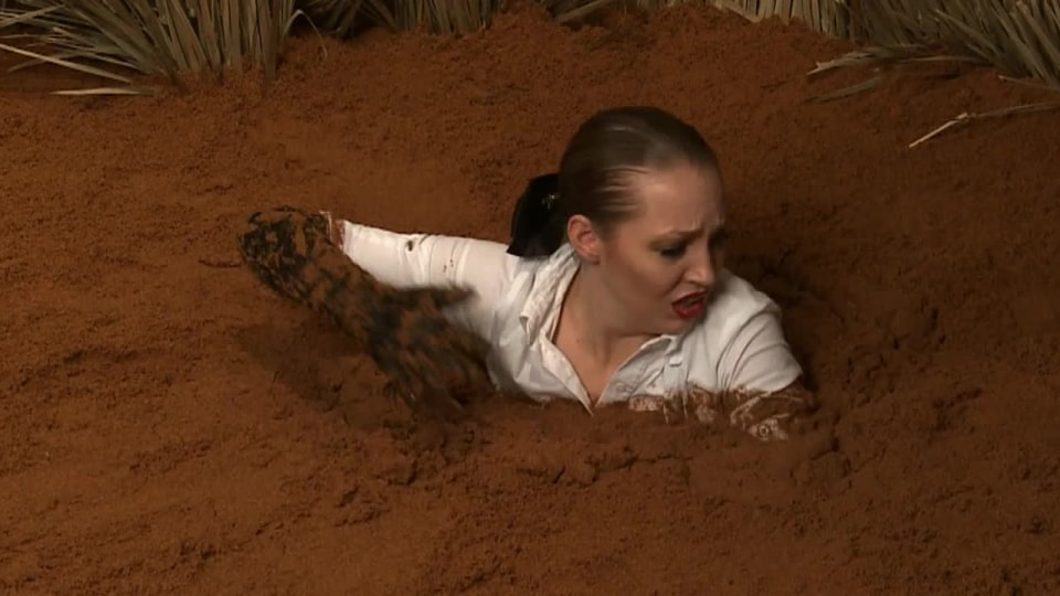 Wmqsv-0004 - Sweet Gwendoline in Quicksand